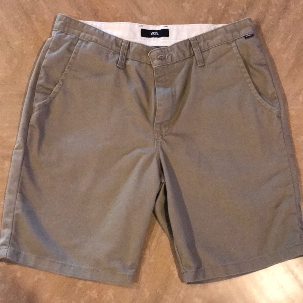Vans khaki shorts